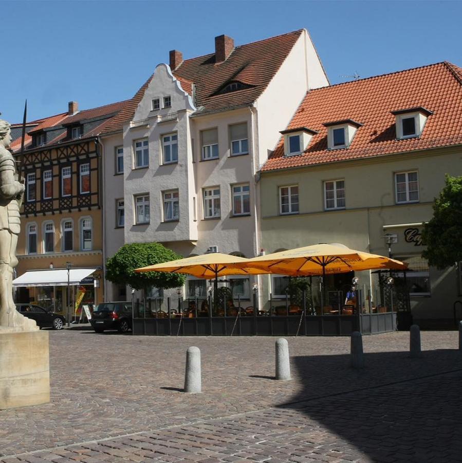 Hotel-Cafe Am Rathaus Gardelegen Exterior photo