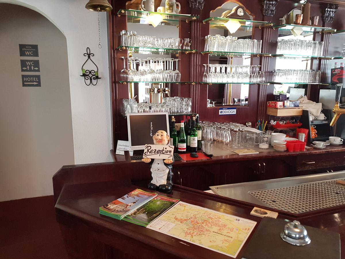 Hotel-Cafe Am Rathaus Gardelegen Exterior photo